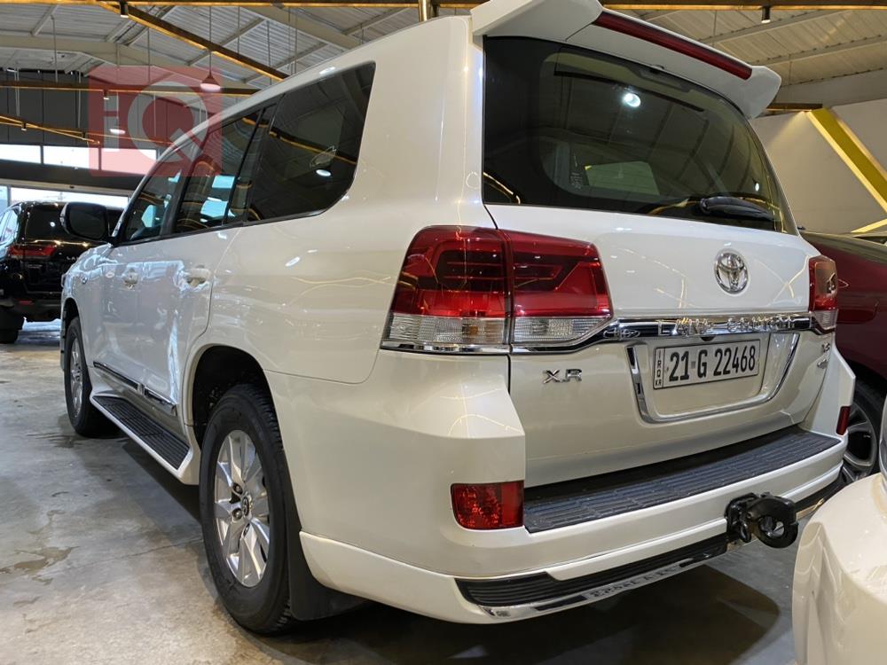 تۆیۆتا لاند کروزەر